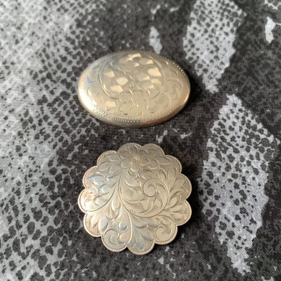 2x Sterling Silver Brooches - Engraved Flower & Leaves - Picture 2 of 10